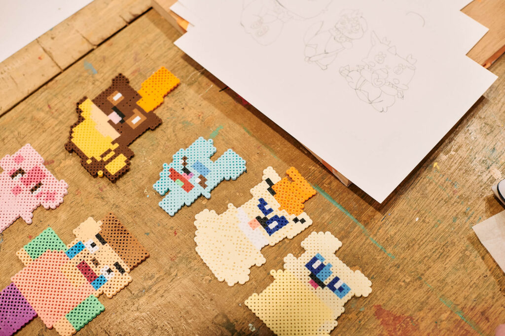 晶子さんが作ったアイロンビーズ作品