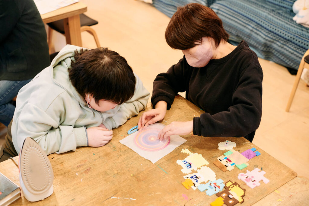 戸嶋祐子さんと話す晶子さん