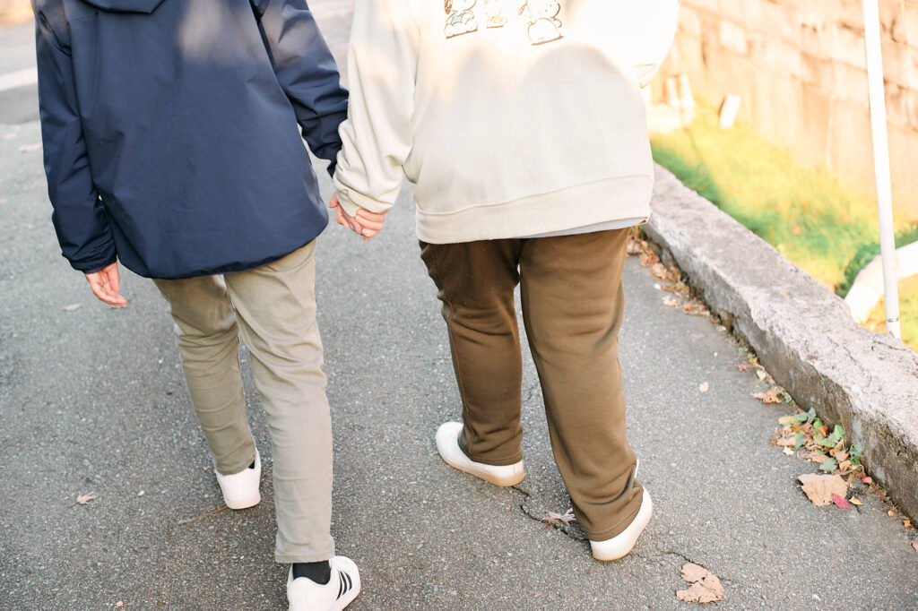 戸嶋さんと一緒に歩く晶子さん